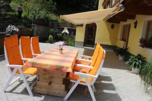 Gallery image of Landhaus Katharina bis 12 Personen mit Saunachalet und Blick auf die Bergwelt des Zillertals in Hippach