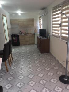 a room with a kitchen with a table and a floor at Apartman SUNCE in Jajce