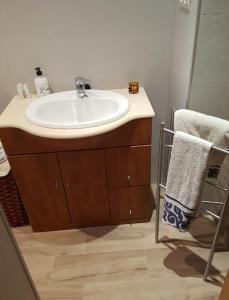 a bathroom with a white sink and a mirror at Piso Granada in Granada