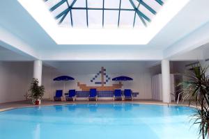 Bazén v ubytování Kissos Hotel nebo v jeho okolí