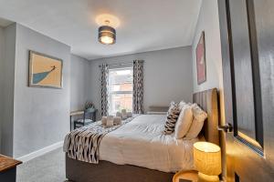 a bedroom with a bed and a window at Guest Homes - Gillam House in Worcester