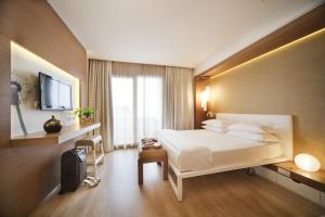 TV a/nebo společenská místnost v ubytování Oxygen Lifestyle Hotel