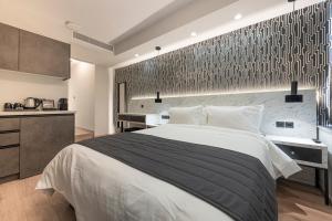 Ein Bett oder Betten in einem Zimmer der Unterkunft Ethereal Athεns