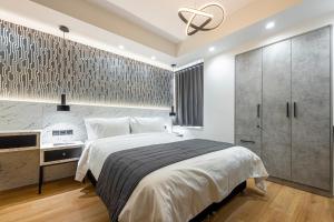 Ein Bett oder Betten in einem Zimmer der Unterkunft Ethereal Athεns