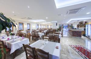 Restaurant o un lloc per menjar a Hotel Almira