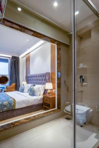 Bilik mandi di Xyst Notting hill the Mall, Mussoorie