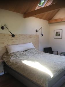 Ένα ή περισσότερα κρεβάτια σε δωμάτιο στο B&B 't Varkenshuus