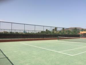 Tenis lub squash w obiekcie Corralejo Happy Place, precioso apartamento con piscina lub w pobliżu