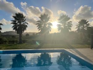 A piscina localizada em Entre Pomares ou nos arredores