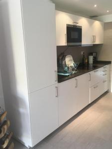 Kuchnia lub aneks kuchenny w obiekcie Corralejo Happy Place, precioso apartamento con piscina