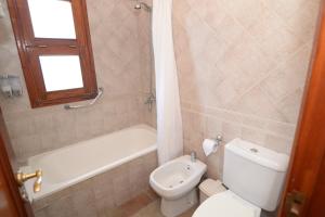 Afbeelding uit fotogalerij van Aitue Apart Hotel & Spa in Valeria del Mar +50 foto's