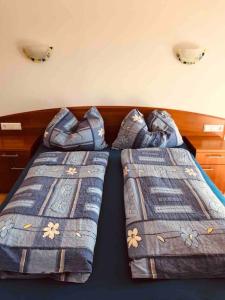 Postel nebo postele na pokoji v ubytování Planai Ski Slope Appartements
