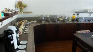 A cozinha ou cozinha compacta de Essência Hotel Francisco Beltrão