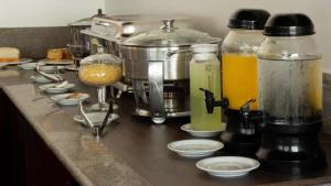 Comodidades para preparar café e chá em Essência Hotel Francisco Beltrão
