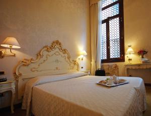 Postel nebo postele na pokoji v ubytování Hotel Torino
