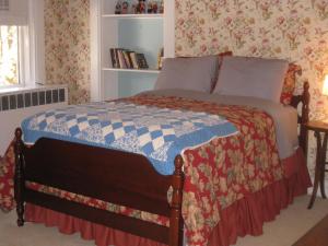 Cama ou camas em um quarto em Allegheny Street Bed & Breakfast