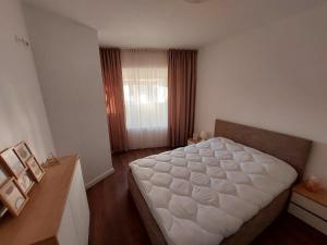 Giường trong phòng chung tại Уютен апартамент в сърцето на град Ямбол