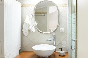 A bathroom at Joanna's Old Town place