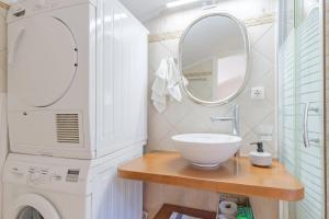 A bathroom at Joanna's Old Town place