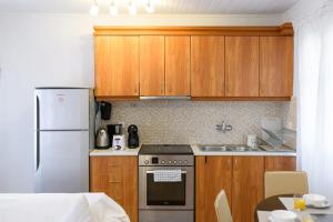 A kitchen or kitchenette at Joanna's Old Town place