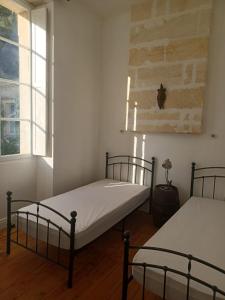 Posteľ alebo postele v izbe v ubytovaní Château du Roc