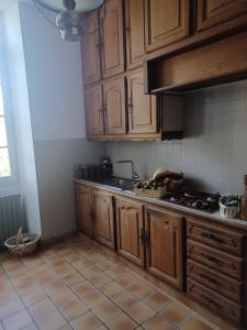 Kuchyňa alebo kuchynka v ubytovaní Château du Roc