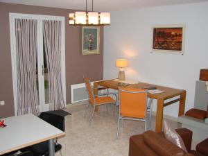 a living room with a dining room table and chairs at Gite Du Lac Der Grue in Bignicourt-sur-Marne