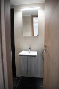 Kúpeľňa v ubytovaní Modern Apartment Downtown Athens