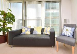 Χώρος καθιστικού στο Central Hub Apartment with Balcony, Fast Wifi, Smart TV and Free Parking