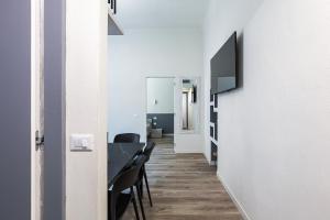 Telewizja i/lub zestaw kina domowego w obiekcie La Boutique Milano: appartamento in Porta Romana