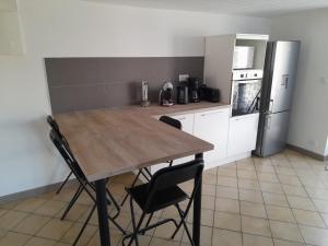 Kuchnia lub aneks kuchenny w obiekcie La cantinière
