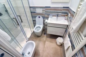 a small bathroom with a toilet and a sink at Guest House Rione Cappuccini in Sant'Agnello