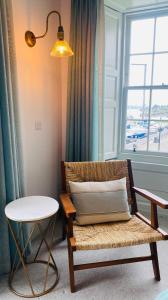 Posezení v ubytování Custom House Hotel