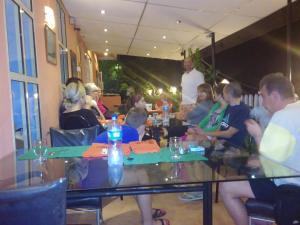 eine Gruppe von Menschen, die um einen Tisch sitzen in der Unterkunft Days Inn in Kandy