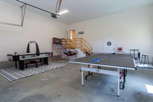 a room with a ping pong table in it at Brackens View Retreat in Marshall
