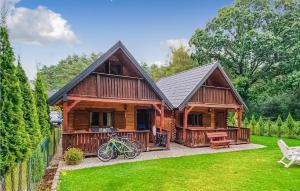 a log cabin with bikes parked in front of it at Gorgeous Home In Jaroslawiec With Wifi in Jarosławiec