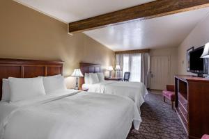 Postel nebo postele na pokoji v ubytování Best Western Dunmar Inn