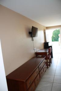 a room with a desk and a tv on the wall at Rockbridge Inn in Lexington