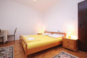 เตียงในห้องที่ Apartments with a parking space Orebic, Peljesac - 4546