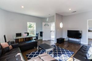 a living room with a couch and a flat screen tv at Cozy 3 bedroom San Fernando Valley in San Fernando