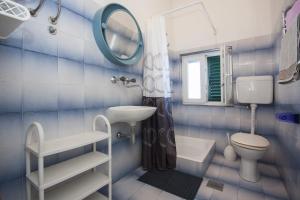 Kúpeľňa v ubytovaní Apartments by the sea Brodarica, Sibenik - 5736 + 34 fotografií