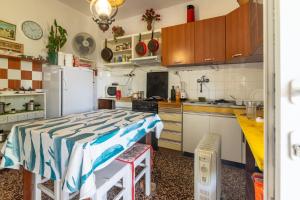 Η κουζίνα ή μικρή κουζίνα στο Apartments by the sea Bobovisca na Moru, Brac - 5682