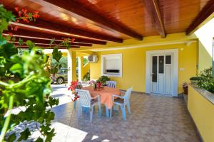 Balkón nebo terasa v ubytování Family friendly apartments with a swimming pool Drage, Biograd - 5904