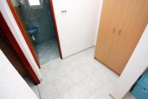 Koupelna v ubytování Family friendly apartments with a swimming pool Drage, Biograd - 5904