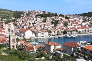 Fotografia z galérie ubytovania Apartments with a parking space Hvar - 5687 v destinácii Hvar