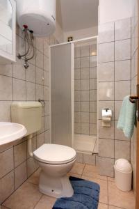 Kúpeľňa v ubytovaní Apartments by the sea Biograd na Moru, Biograd - 5845