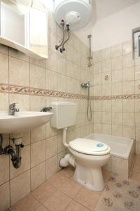 Kúpeľňa v ubytovaní Apartments with a parking space Biograd na Moru, Biograd - 5899