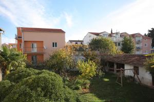 Vonkajšia záhrada v ubytovaní Apartments with a parking space Biograd na Moru, Biograd - 5899