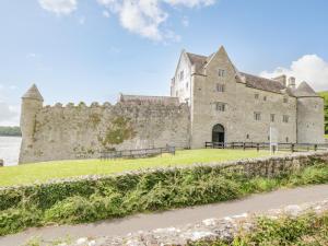 an old castle on the water in ireland at 2 Castle Cove in Drumahayre