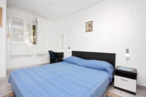 Posteľ alebo postele v izbe v ubytovaní Apartments by the sea Sukosan, Zadar - 5819